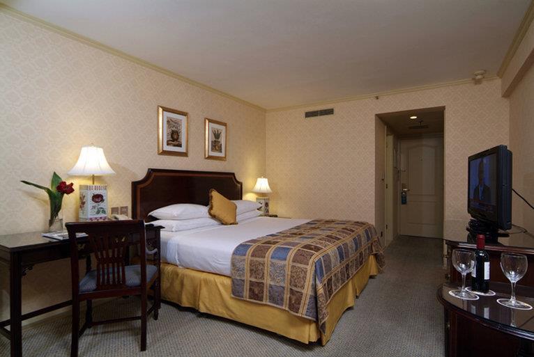Park Plaza Santiago Hotel Стая снимка
